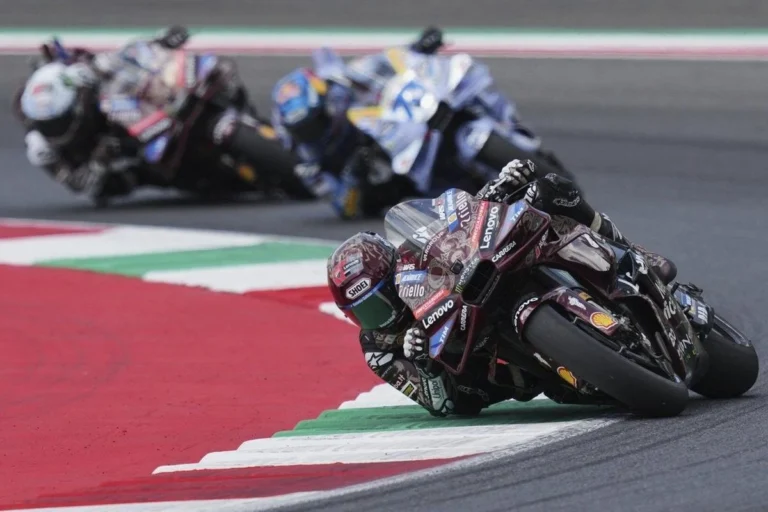 Marc Marquez sedih melihat adiknya dicemooh setelah podium MotoGP Italia