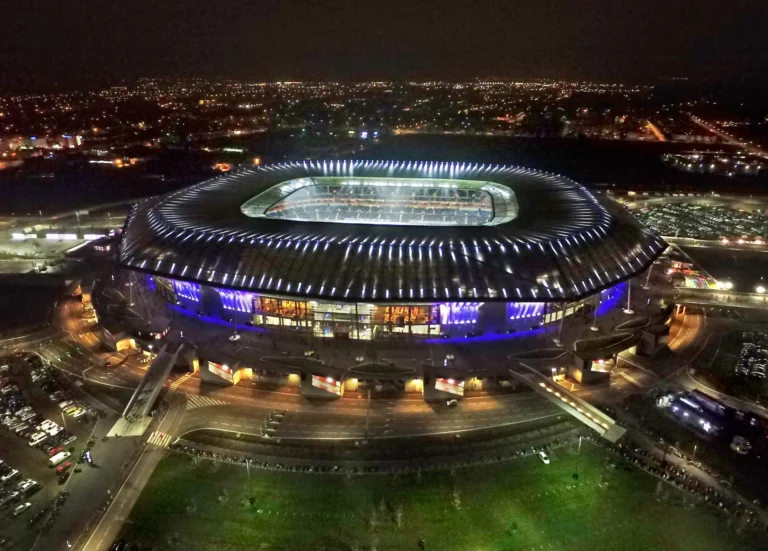 Olympique Lyon terdegradasi ke Ligue 2 karena masalah keuangan