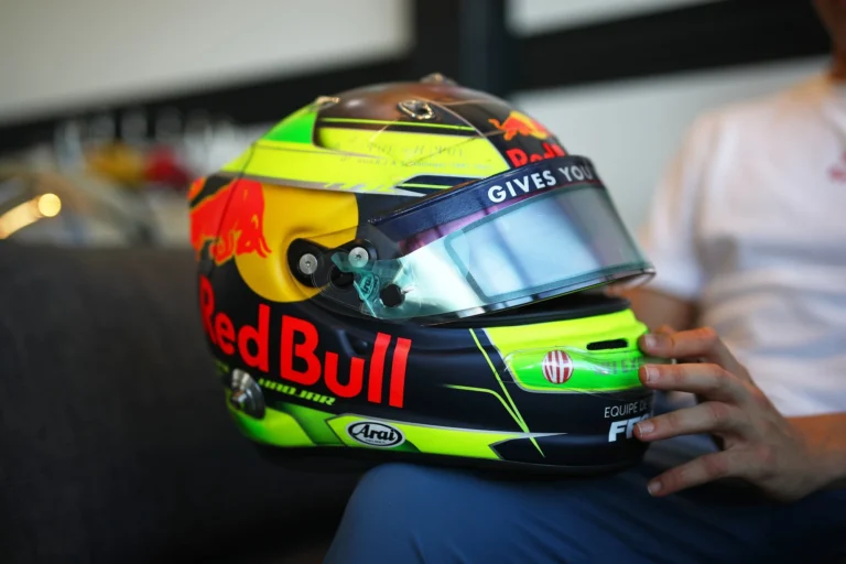 Isack Hadjar ungkap perbedaan antara Hamilton dan Senna