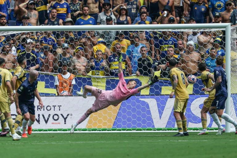 Guru olahraga cetak gol bersejarah, paksa Boca Juniors bermain imbang
