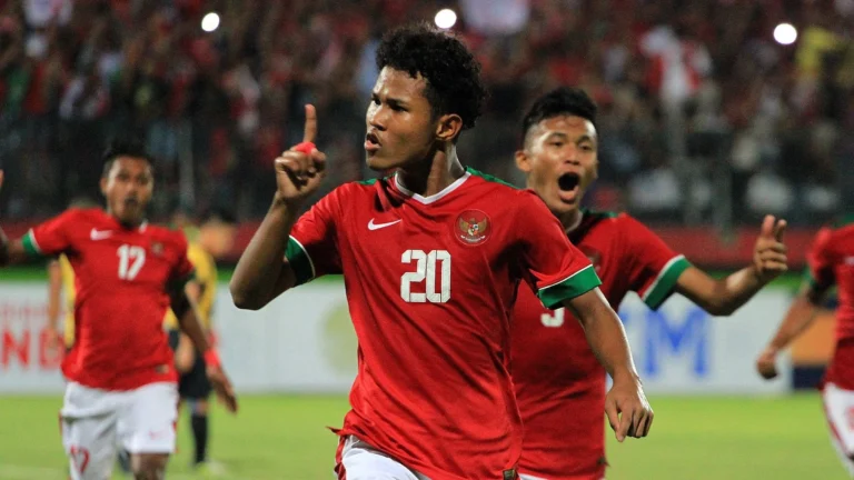 Persija Jakarta signs striker Eksel Runtukahu from Barito Putera