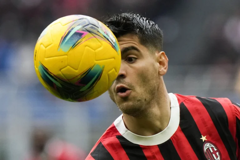 Como bernegosiasi untuk mendatangkan striker Spanyol Alvaro Morata