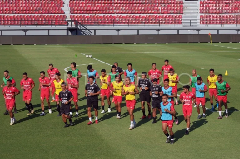 Persebaya mulai persiapan musim baru dengan latihan terpusat di GBT