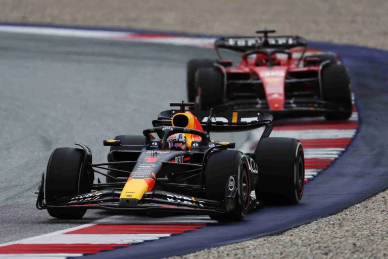 Verstappen Buka Suara Soal Rumor Kepindahan ke Mercedes untuk 2026
