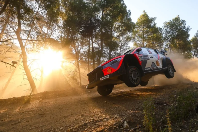 Ott Tanak perluas keunggulan di Reli Acropolis setelah insiden Fourmaux