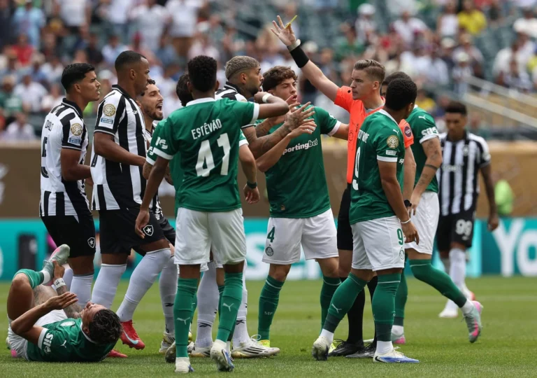 Paulinho Bawa Palmeiras Melaju ke Perempat Final Piala Dunia Antarklub