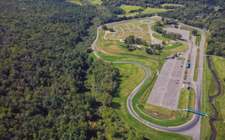 Corey Heim Tampil Dominan di Balapan Perdana NASCAR Truck Lime Rock Park
