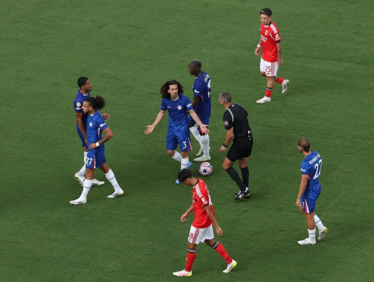 Enzo Maresca kritik FIFA setelah laga Chelsea vs Benfica tertunda karena cuaca