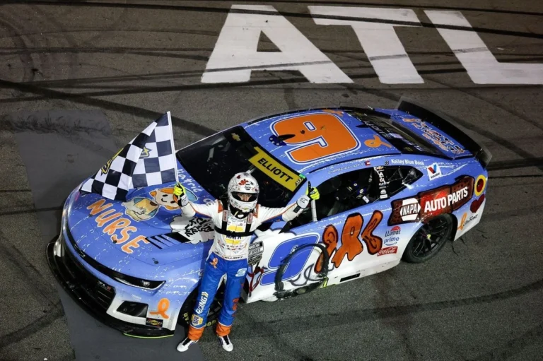 Chase Elliott Akhiri Paceklik Kemenangan di Kandang Sendiri