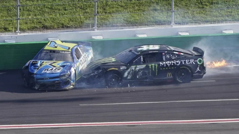 Kecelakaan Besar di Atlanta Paksa Ryan Blaney Keluar dari Balapan NASCAR