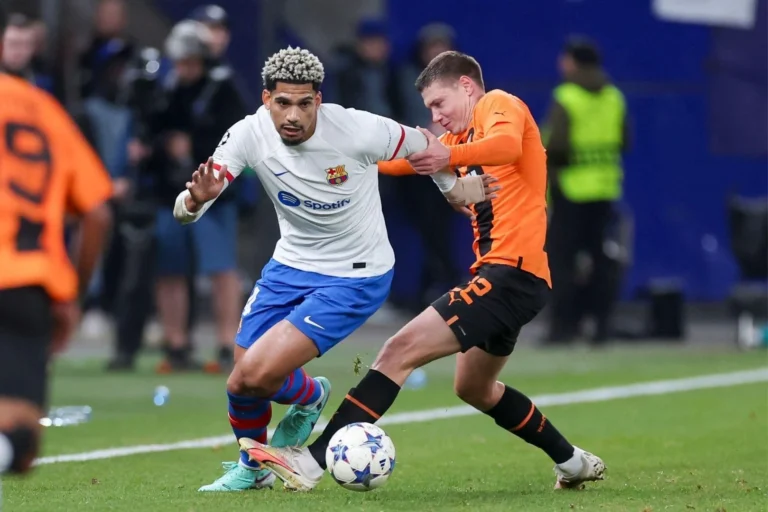 Ronald Araujo jadi incaran Chelsea dan Juventus di bursa transfer