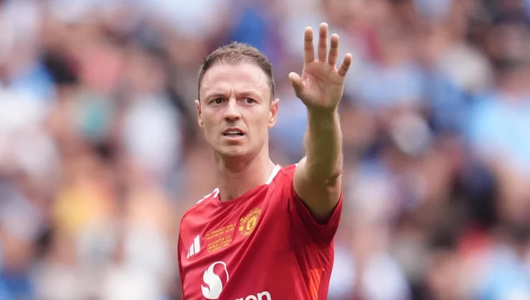 Jonny Evans pensiun dan terima jabatan baru di Manchester United