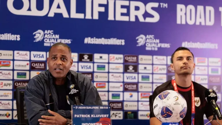 Kluivert Buat Keputusan Mengejutkan untuk Posisi Bek Kanan Lawan China