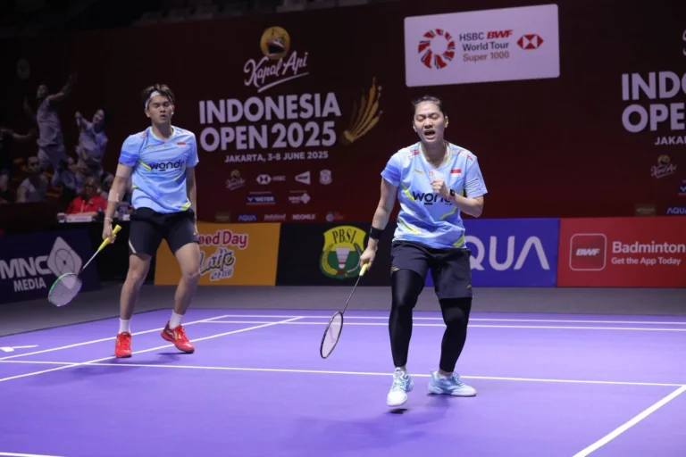 Adnan/Indah Tumbangkan Wakil Singapura Dua Game Langsung