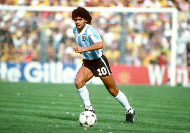 Diego Maradona — Pemain Sepak Bola Terbaik Abad ke-20