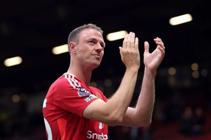 Jonni Evans “Manchester Yunayted”da lavozim topshirildi