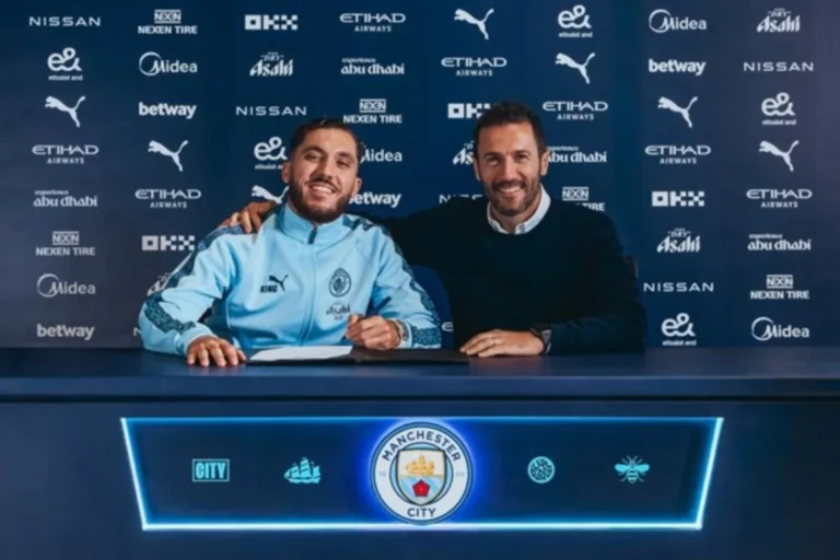 Manchester City Rekrut Rayan Cherki dari Lyon