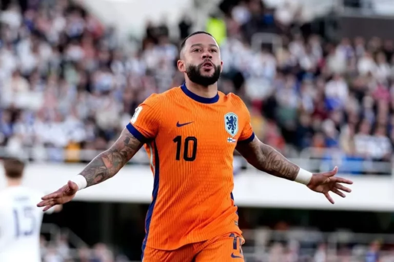 Memphis Depay Samai Rekor Legenda Belanda di Euroborg