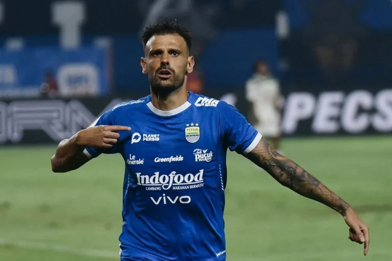 Tyronne del Pino Resmi Tinggalkan Persib Bandung