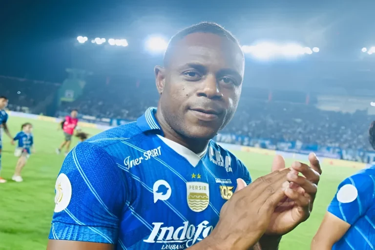 Victor Igbonefo Resmi Tinggalkan Persib Bandung