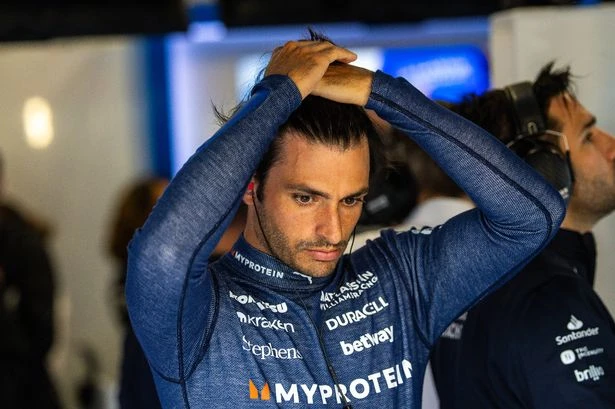 Carlos Sainz Ungkap Momen Mengejutkan Saat Ferrari Pilih Hamilton Sebagai Penggantinya