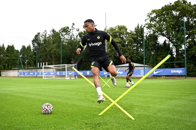 Mantan wonderkid Chelsea putuskan pensiun di usia 28 tahun