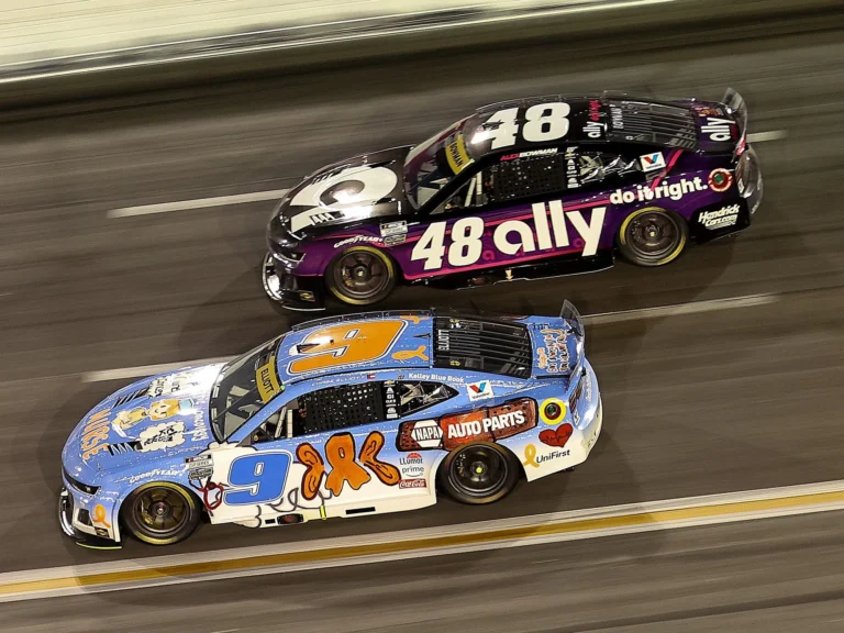 Chase Elliott Akhiri Paceklik Kemenangan di Kandang Sendiri