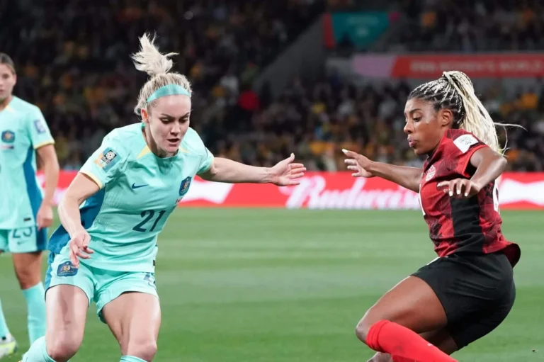 Ellie Carpenter joins Chelsea from Lyon on four-year deal