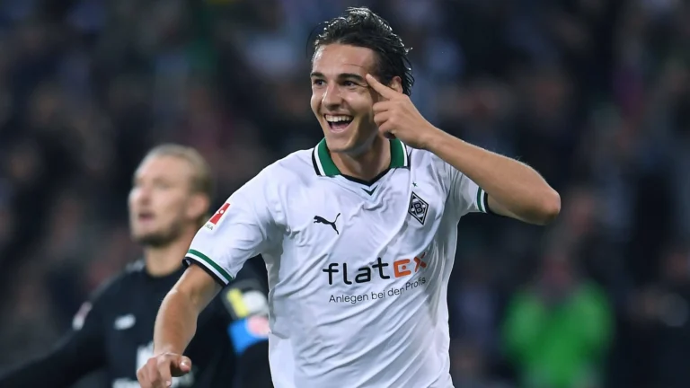 Florian Neuhaus diskors dari tim utama Gladbach setelah mengejek direktur olahraga