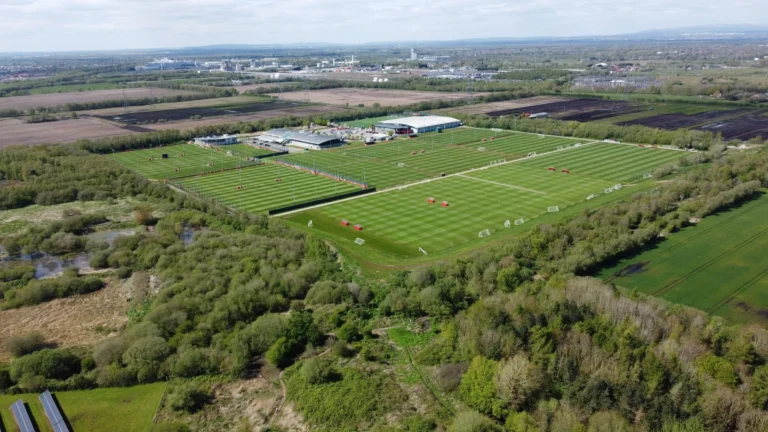 Five Manchester United players asked to delay training return