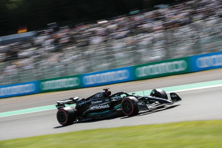 Martin Brundle kritik Mercedes terkait masa depan George Russell