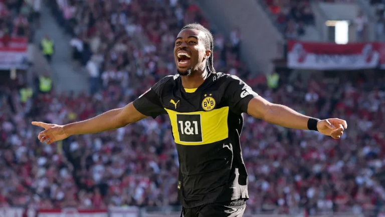 Jamie Bynoe-Gittens tertangkap kamera bersama Chelsea sebelum pengumuman resmi