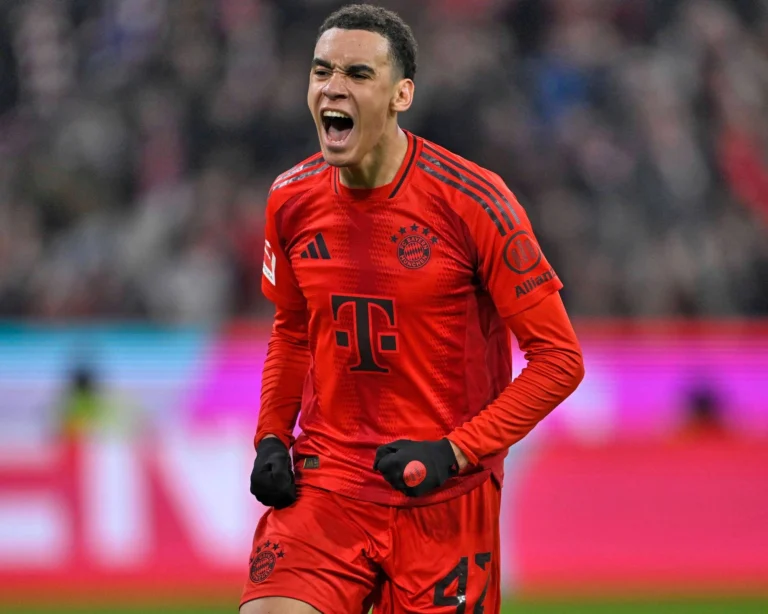 Jamal Musiala alami cedera parah saat Bayern Munich kalah dari PSG