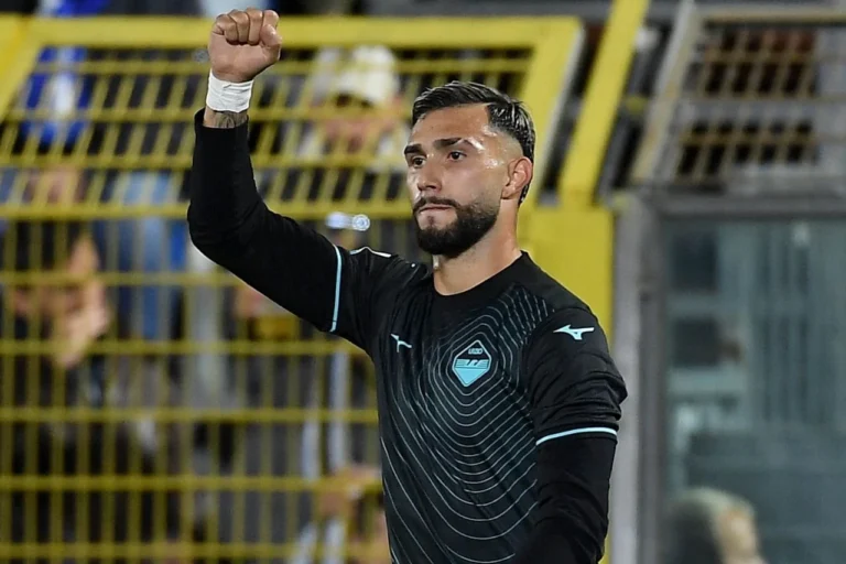 Alfeandra Dewangga jalani debut bersama Persib dalam kekalahan lawan Port FC