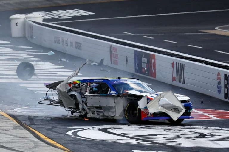 Insiden Panas di Chicago: Konfrontasi antara Logano dan Chastain Usai Balapan NASCAR