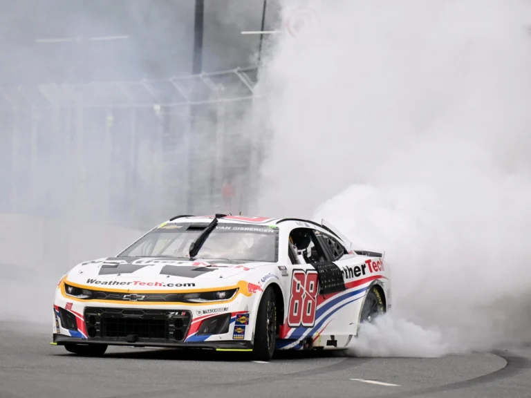 Insiden panas antara Bowman dan Wallace di balapan NASCAR Chicago