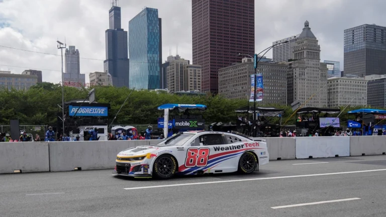 Shane van Gisbergen dominasi balapan NASCAR Cup di Chicago