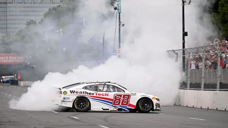 Shane van Gisbergen cetak sejarah baru di sirkuit jalanan Chicago