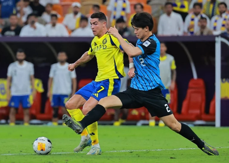 Tottenham Hotspur Datangkan Bek Muda Jepang Kota Takai