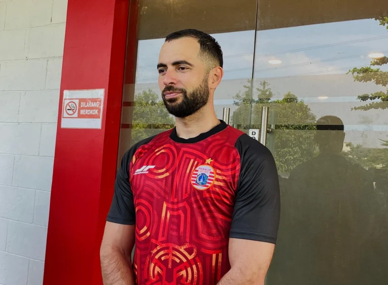 Jordi Amat joins Persija Jakarta training in Bojongsari
