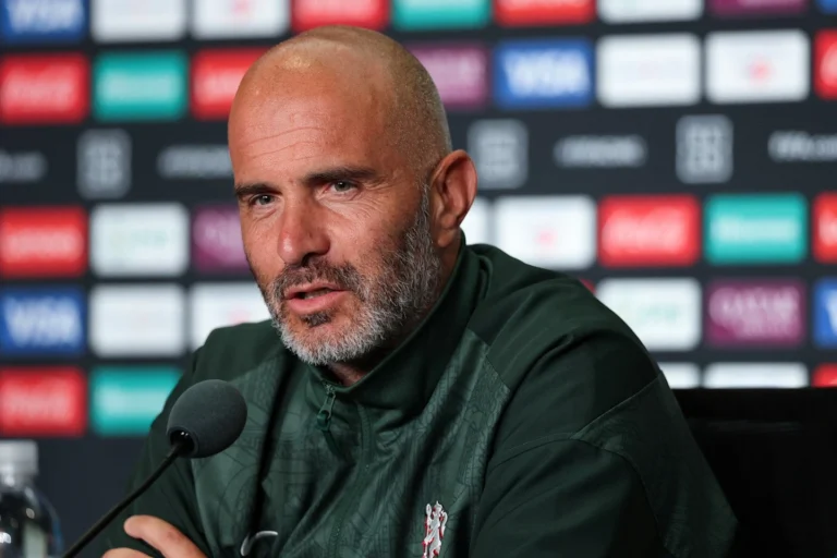 Chelsea coach embarrassed by Brazilian journalist at press conference