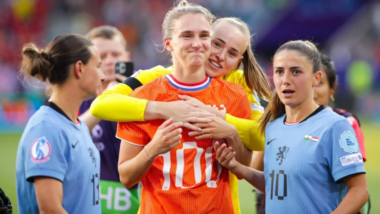Miedema dan Mead: Pasangan Hidup yang Akan Berhadapan di Euro Wanita