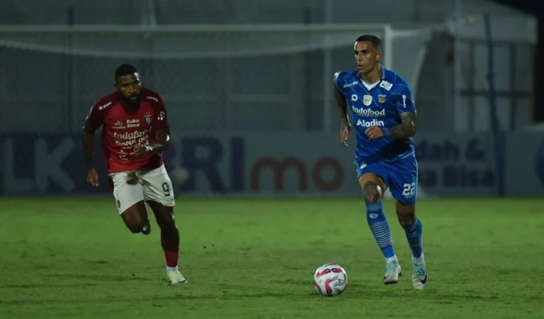 Adam Przybek Dewa United bilan durang o’yin bilan Persibdagi debyutini o’tkazdi