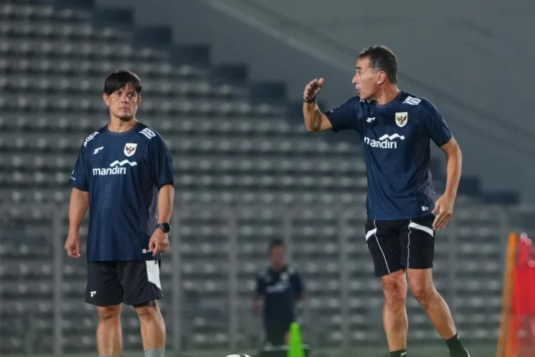 Gerald Vanenburg criticizes U-23 player rules in next season’s Liga 1