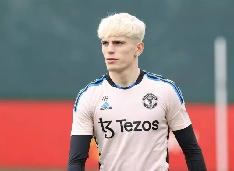 Garnacho Returns to Manchester United Training Amid Future Uncertainty