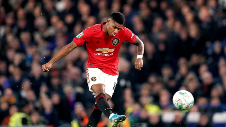 Hansi Flick berselisih dengan manajemen Barcelona soal transfer Marcus Rashford