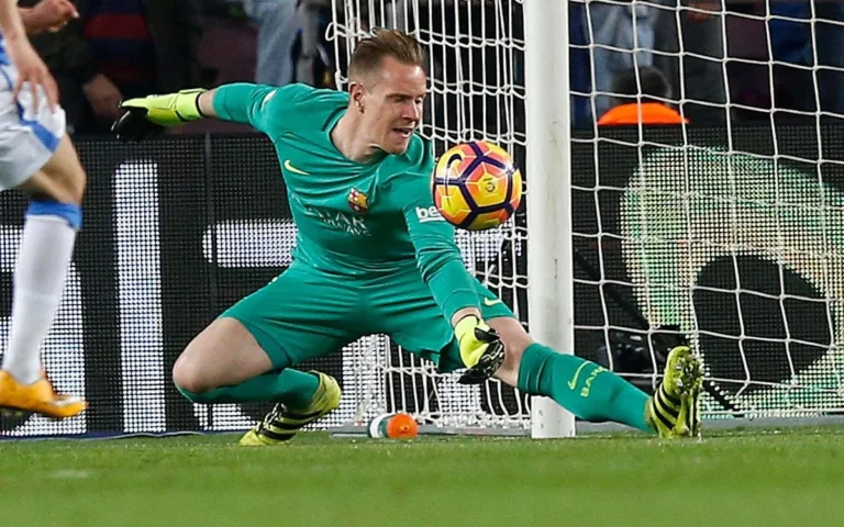 Ter Stegen receives Galatasaray offer after being displaced at Barcelona