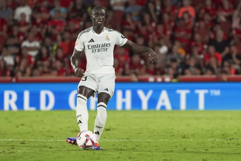 Real Madrid Siap Lepas Bek Kiri dengan Harga Miring