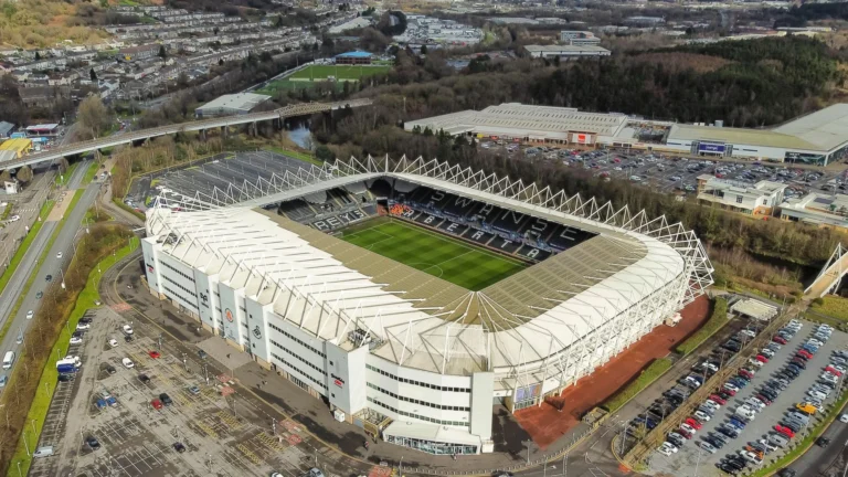 Snoop Dogg resmi bergabung sebagai pemilik klub Swansea City