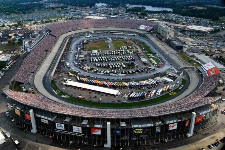 23XI Racing และ Front Row Motorsports ล้มเหลวในการขอความคุ้มครองทางกฎหมายจาก NASCAR